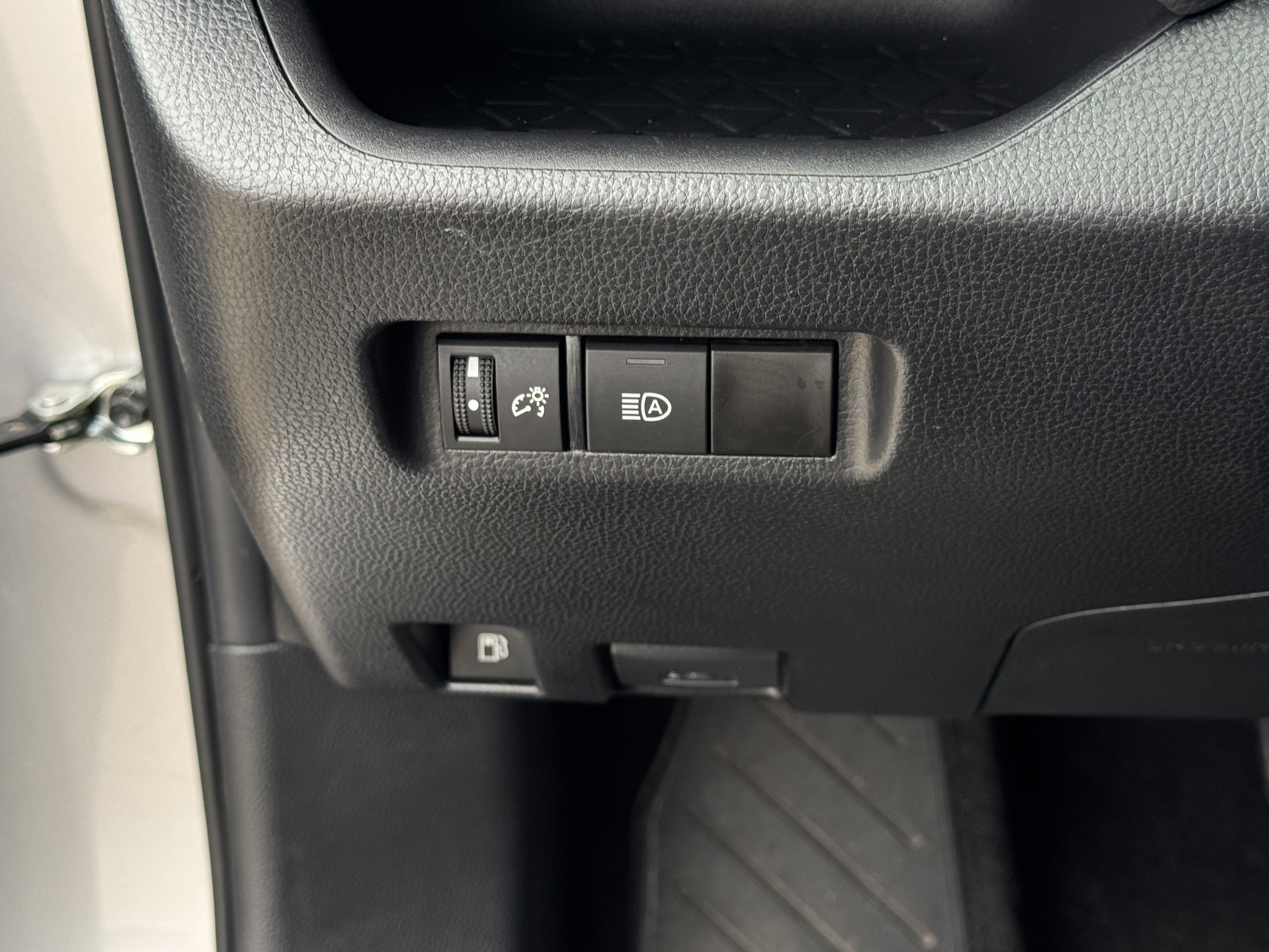 Used 2024 Toyota RAV4 XLE image 21