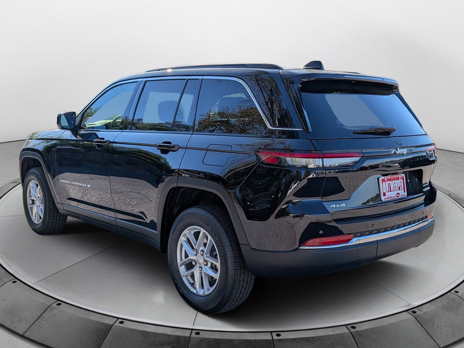 New 2025 Jeep Grand Cherokee Laredo X w/ Luxury Tech Group I AWD/4WD image 5