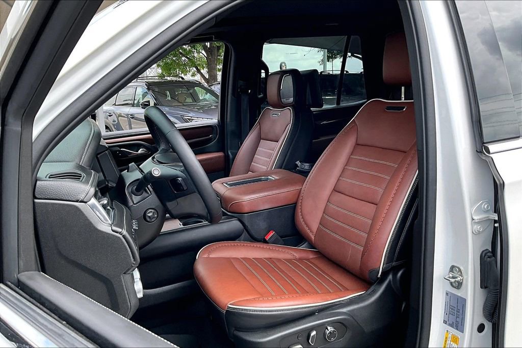 Used 2023 GMC Yukon Denali Ultimate AWD/4WD image 36