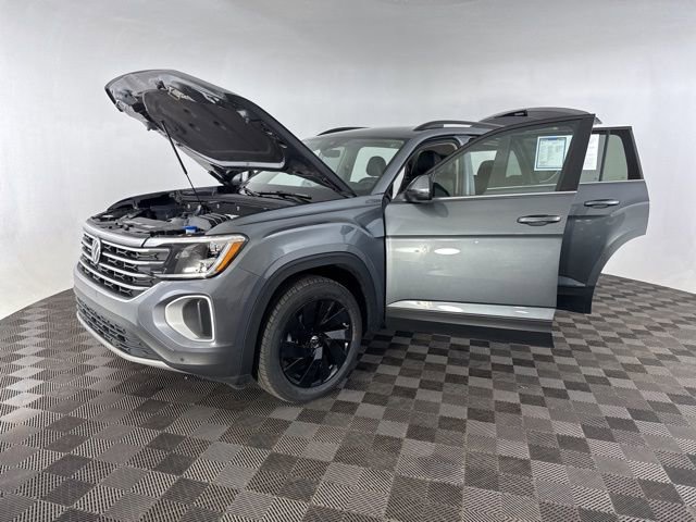 Used 2025 Volkswagen Atlas SE image 10
