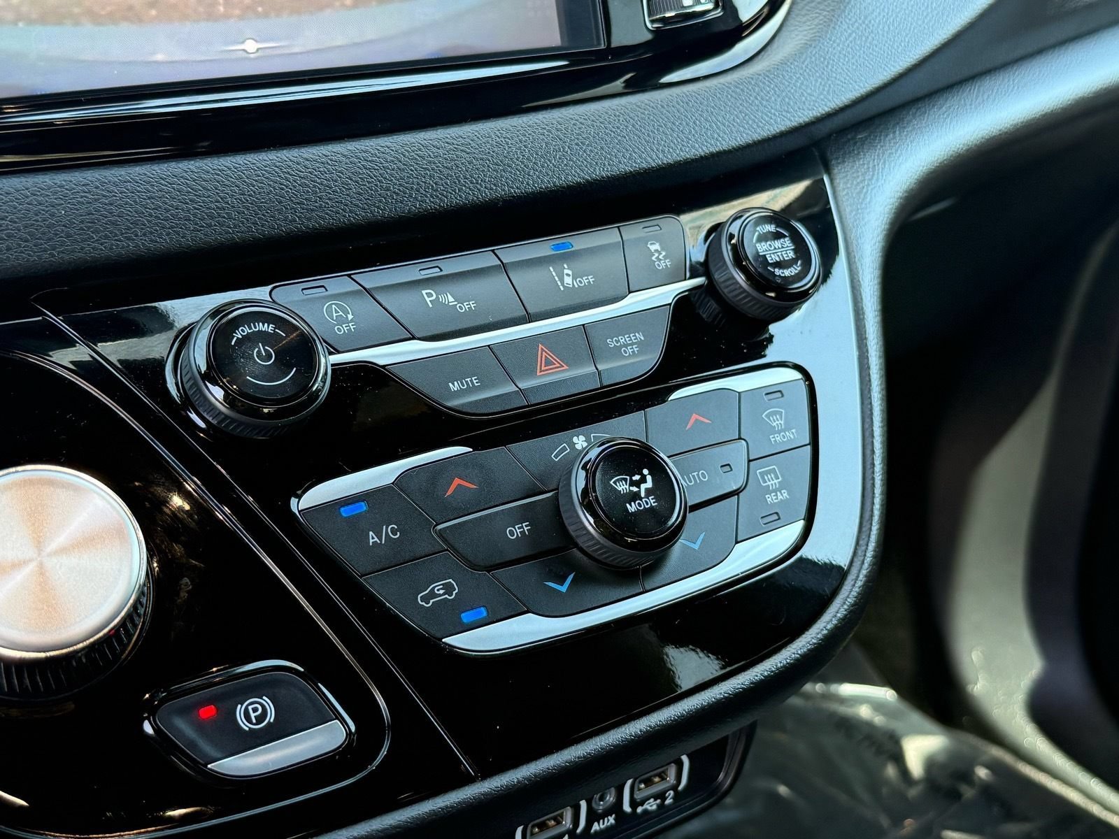 Used 2025 Chrysler Pacifica Select FWD image 23