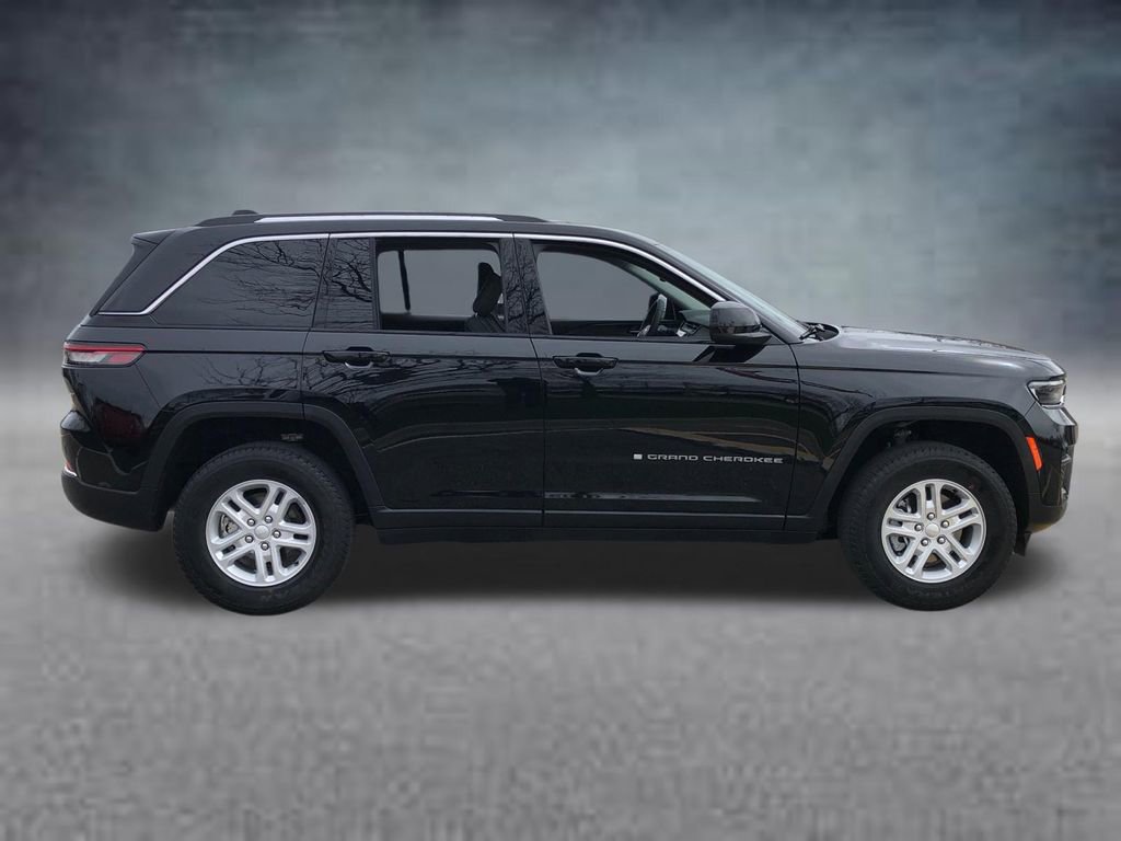 Used 2023 Jeep Grand Cherokee Laredo image 10