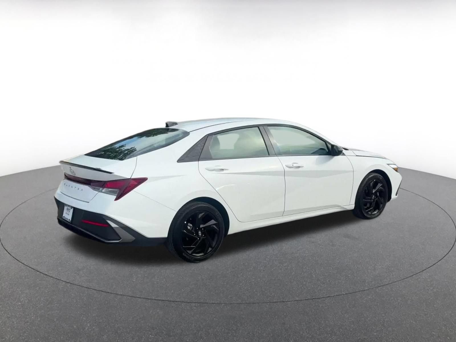Used 2026 Hyundai Elantra Sport FWD image 14