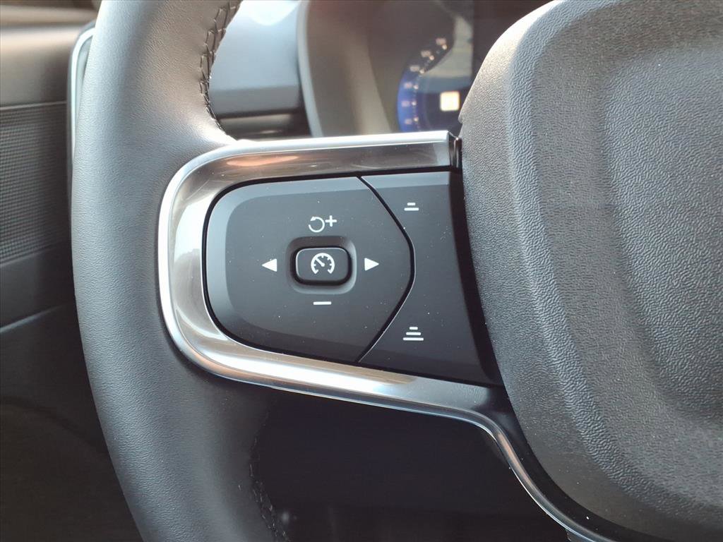 New 2026 Volvo XC40 B5 Core w/ Climate Package image 24