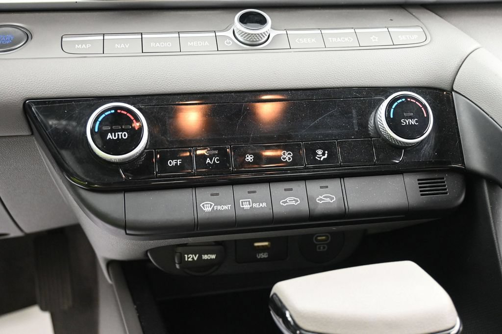 Used 2024 Hyundai Elantra SEL FWD image 10