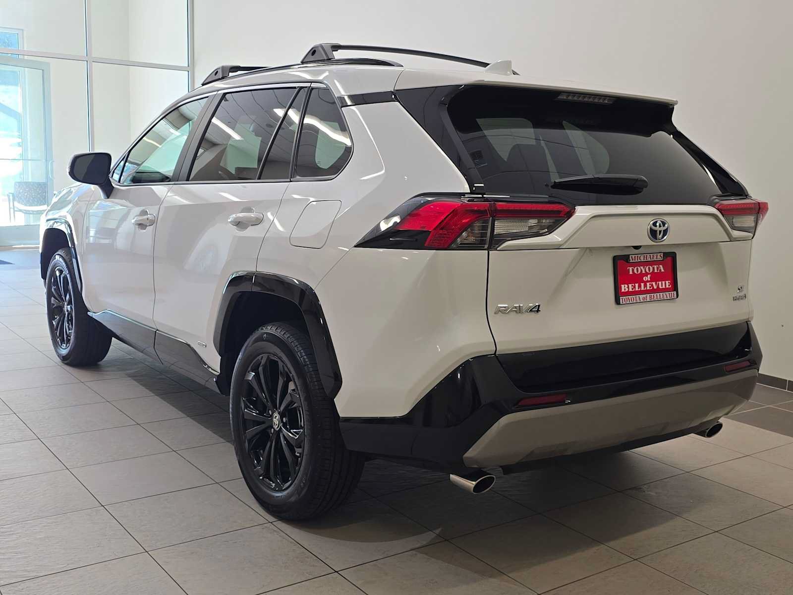 Certified 2024 Toyota RAV4 SE w/ Convenience Package AWD/4WD image 4