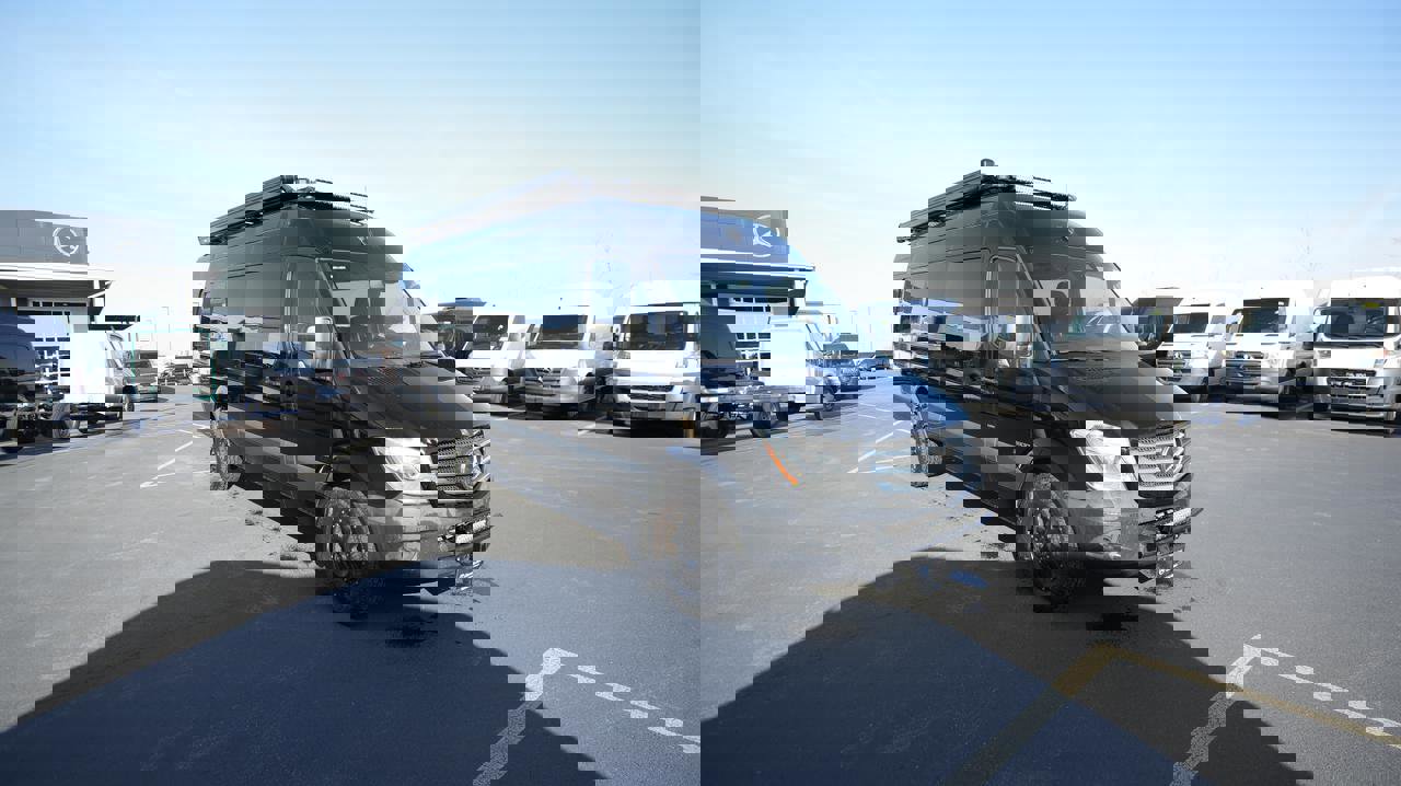 Used 2015 Mercedes-Benz Sprinter 2500 image 2