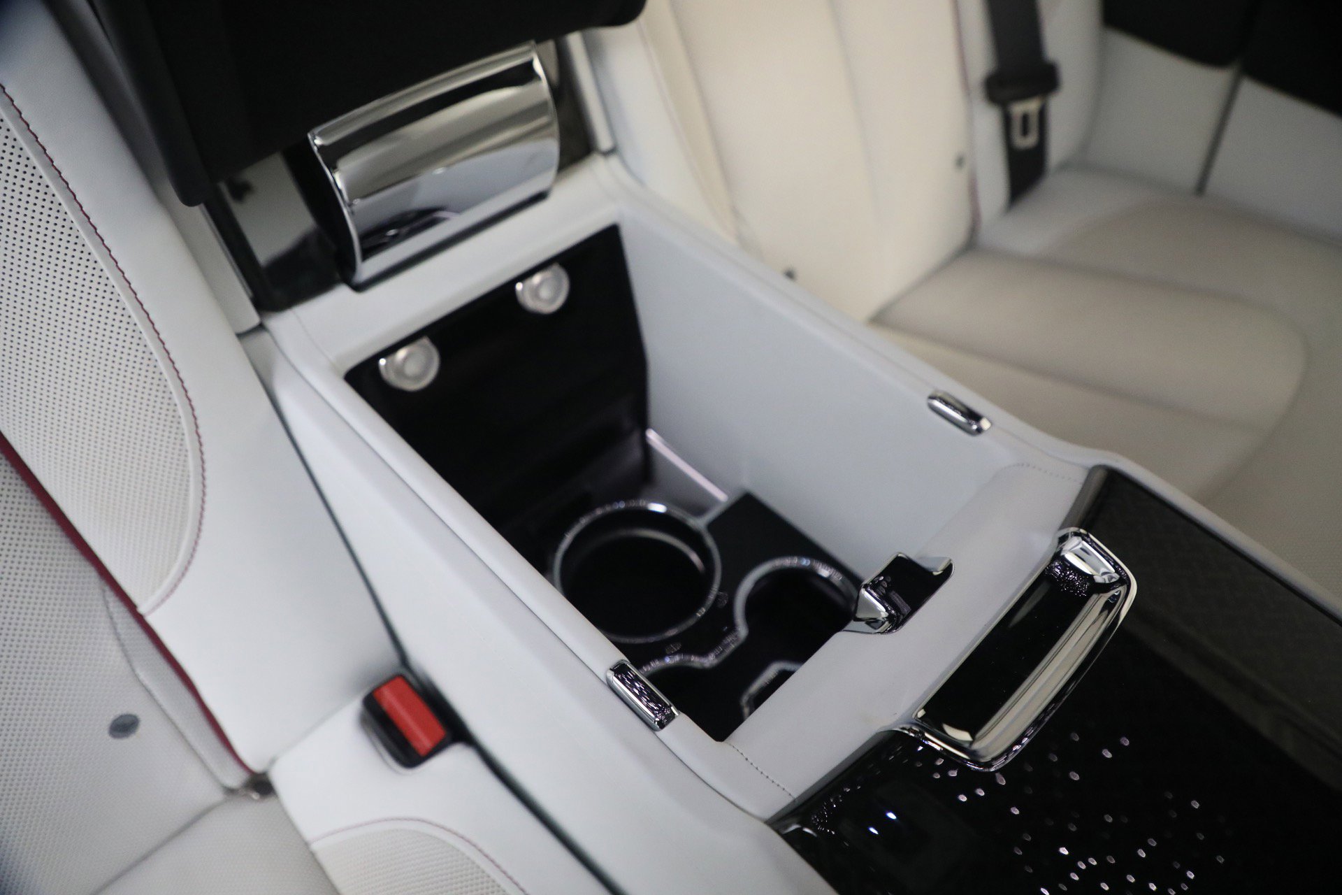 Certified 2025 Rolls-Royce Cullinan Black Badge image 37