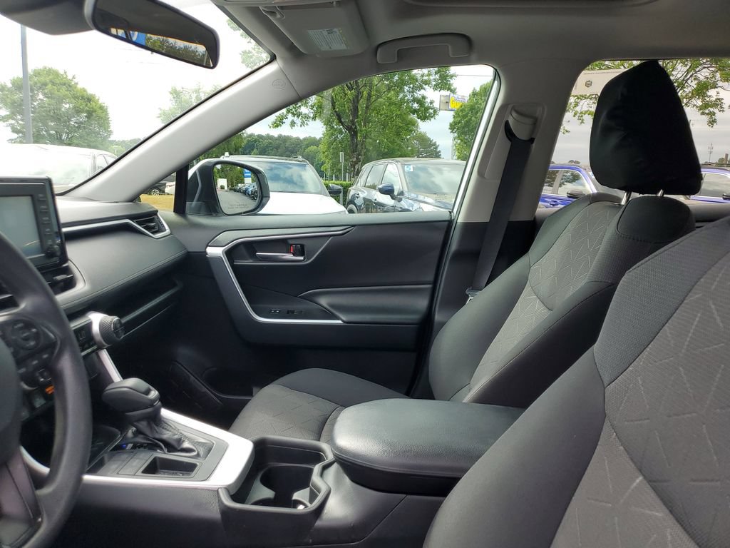 Used 2019 Toyota RAV4 XLE w/ Convenience Package FWD image 17