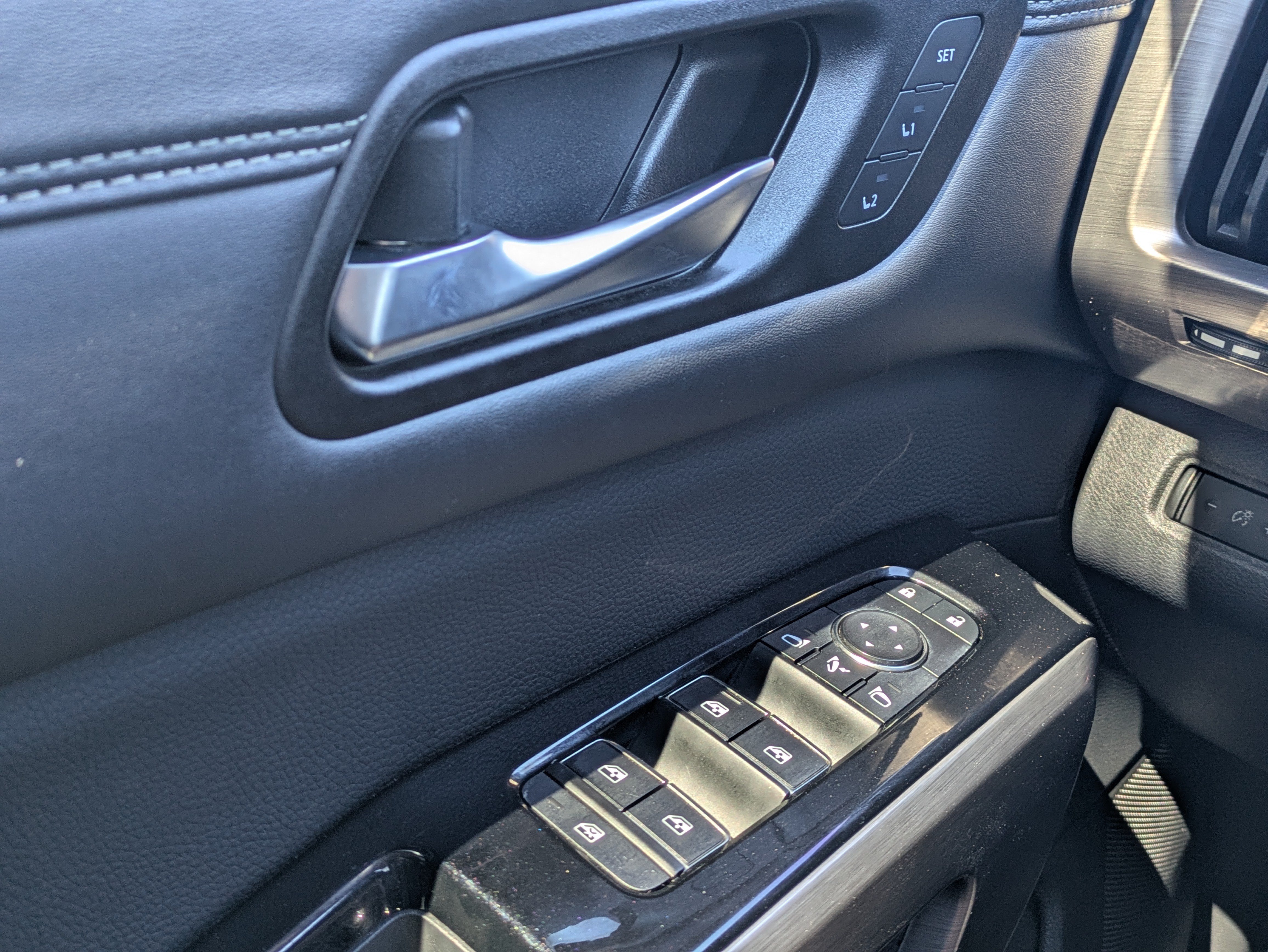Used 2023 Nissan Pathfinder Platinum w/ Cargo Package FWD image 28