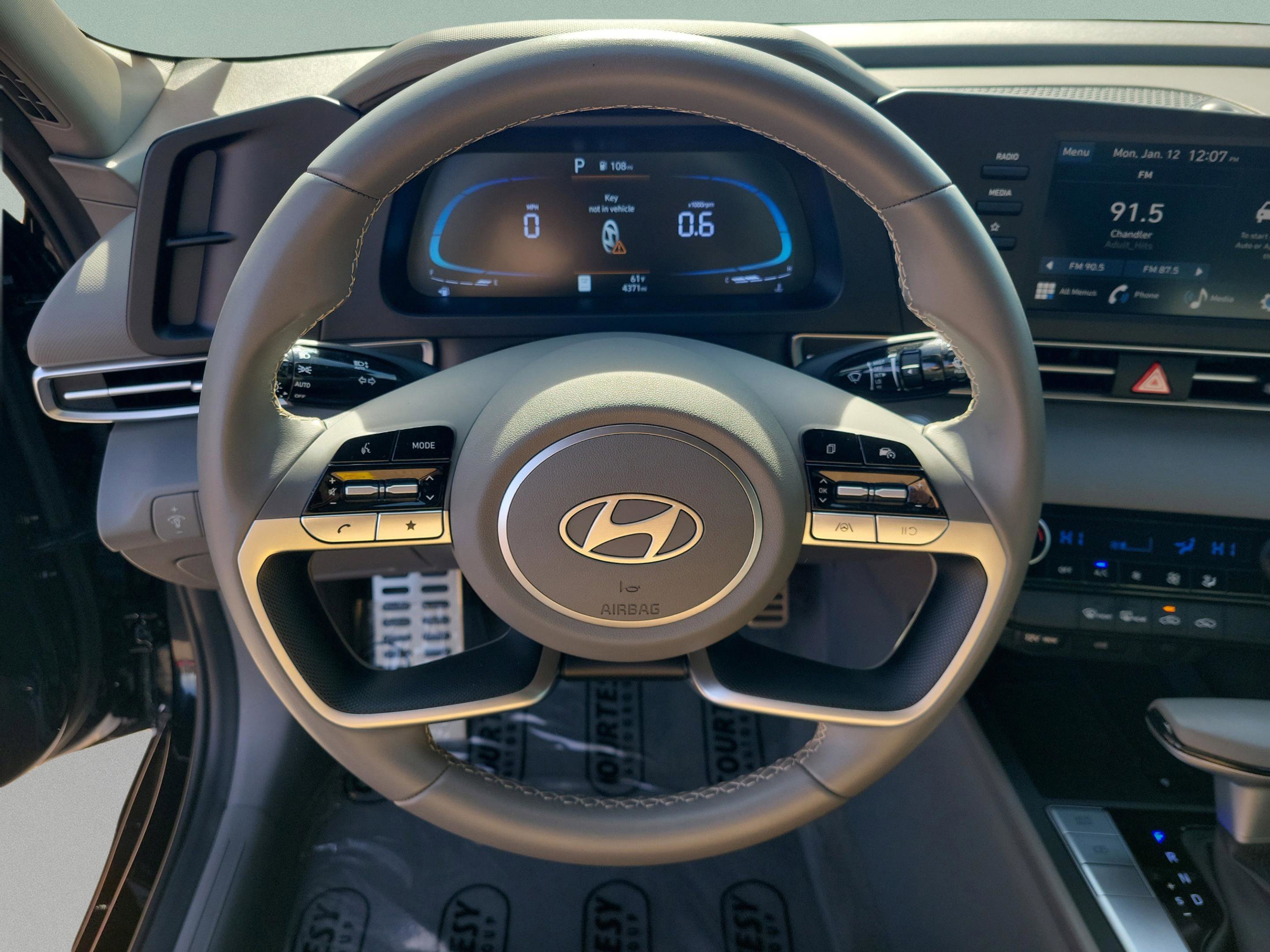 Used 2025 Hyundai Elantra Sport image 17