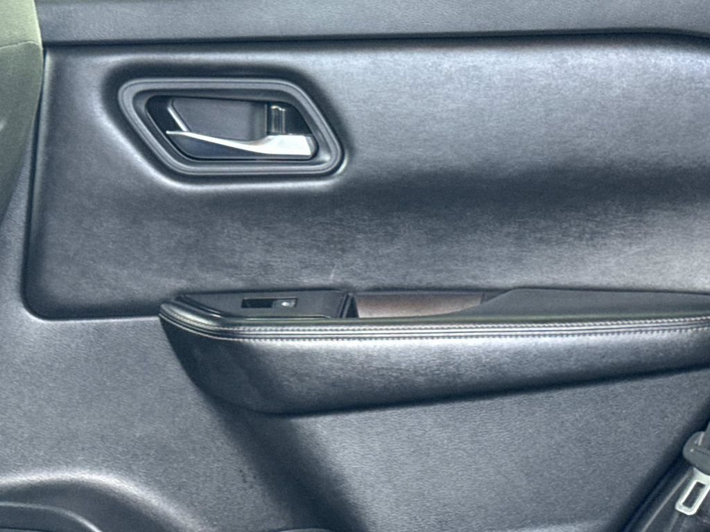 Certified 2024 Nissan Rogue SV FWD image 16