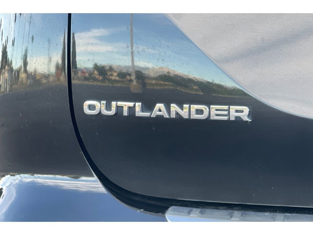 Used 2022 Mitsubishi Outlander ES image 16