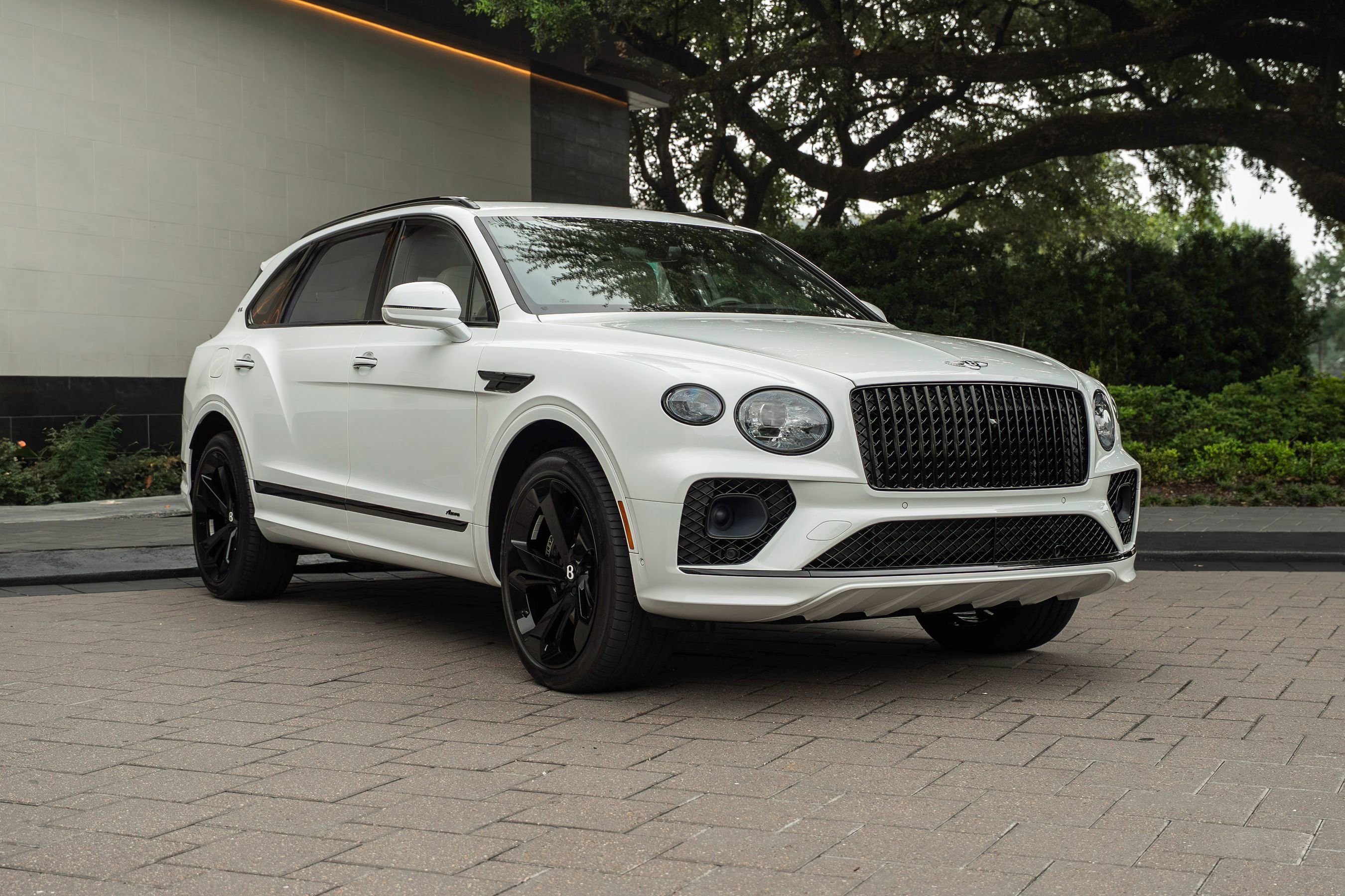 Certified 2023 Bentley Bentayga Extended Wheelbase AWD/4WD image 13