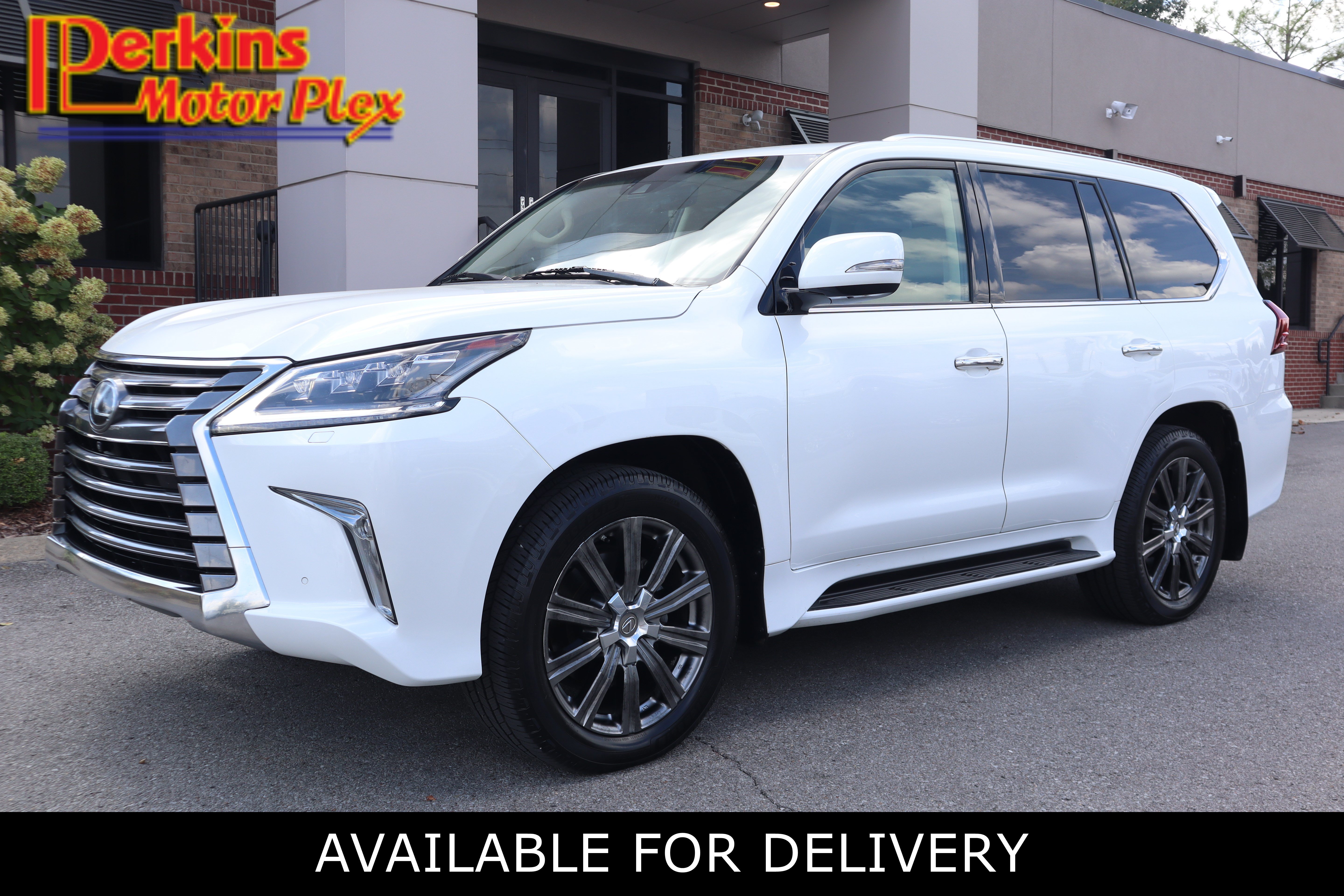 Used 2016 Lexus LX 570 4WD w/ Luxury Package