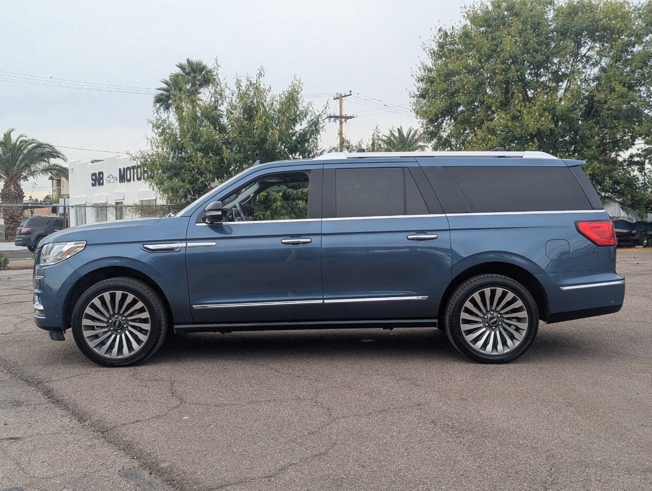 Used 2019 Lincoln Navigator L Reserve w/ Cargo Package AWD/4WD image 6