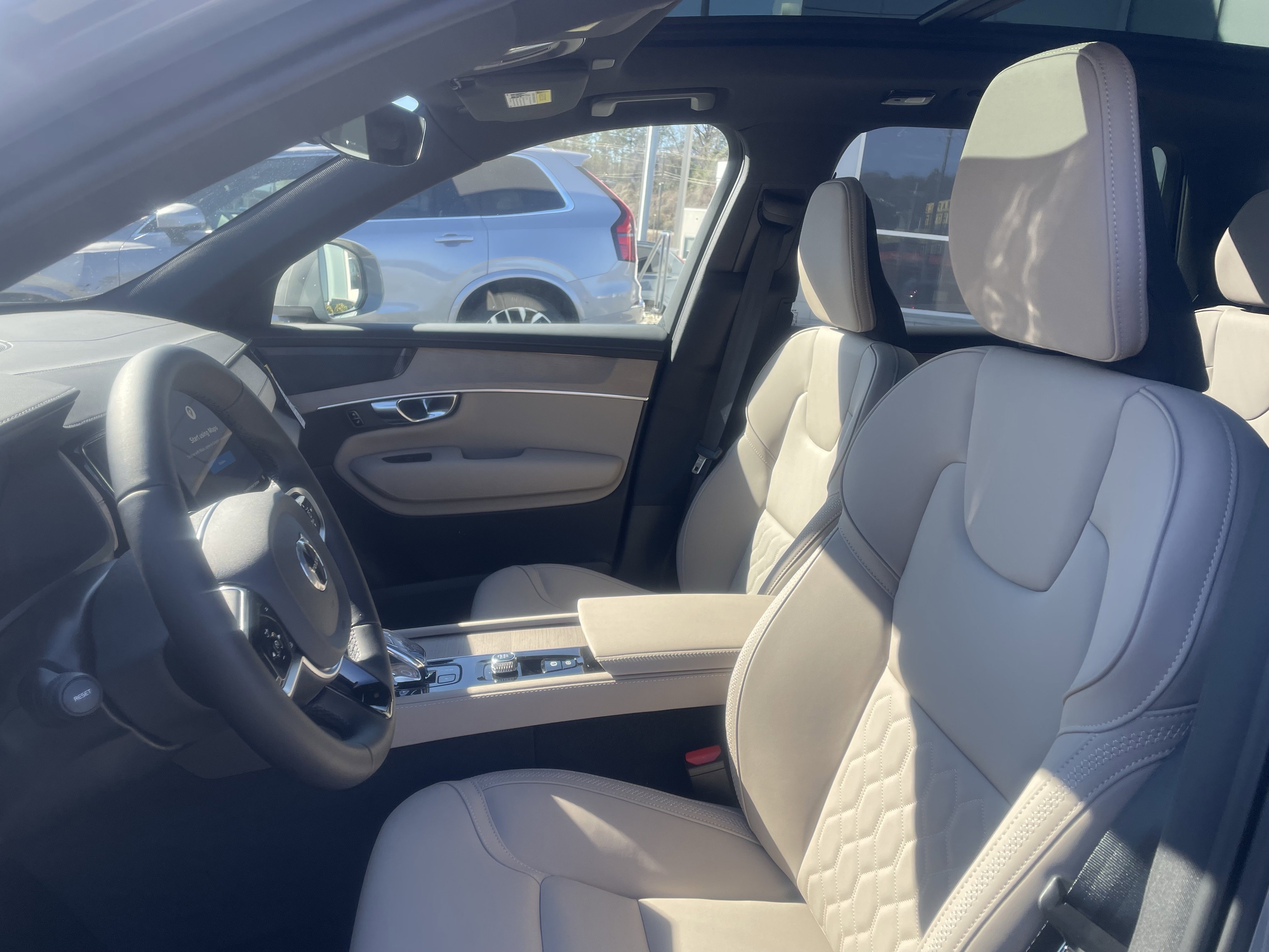 New 2026 Volvo XC90 B6 Plus w/ Protection Package Premier image 15