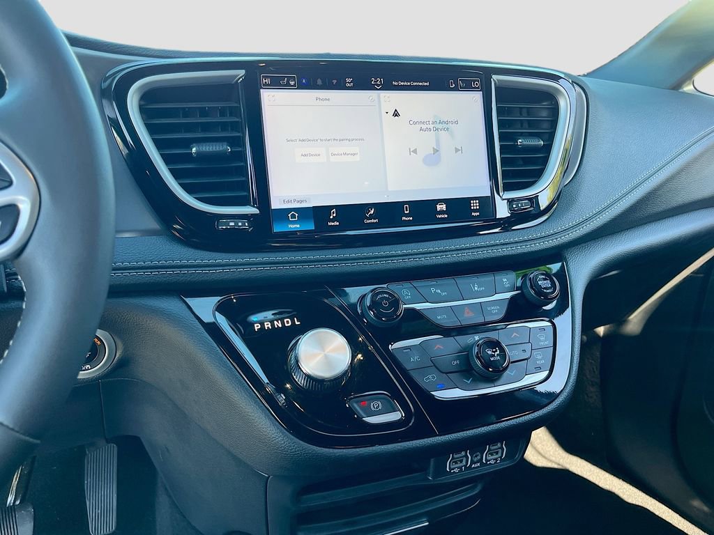 Certified 2025 Chrysler Pacifica Select image 12