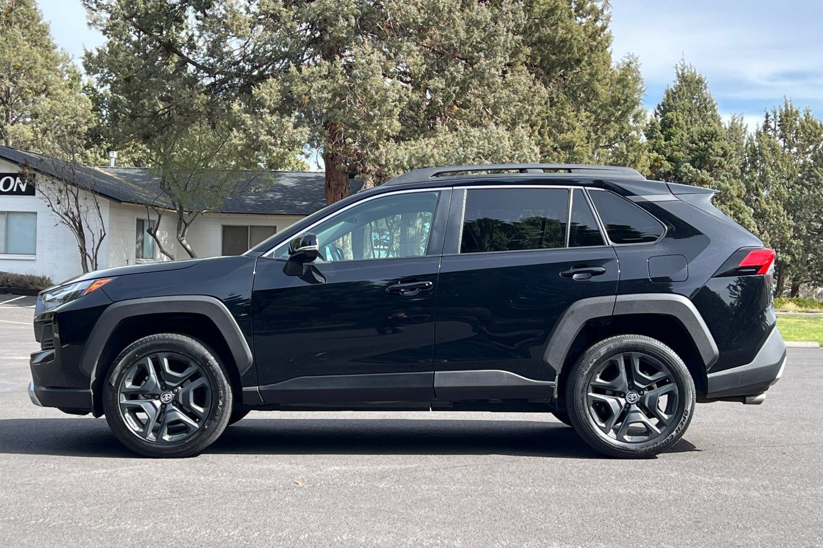 Used 2024 Toyota RAV4 Adventure image 7