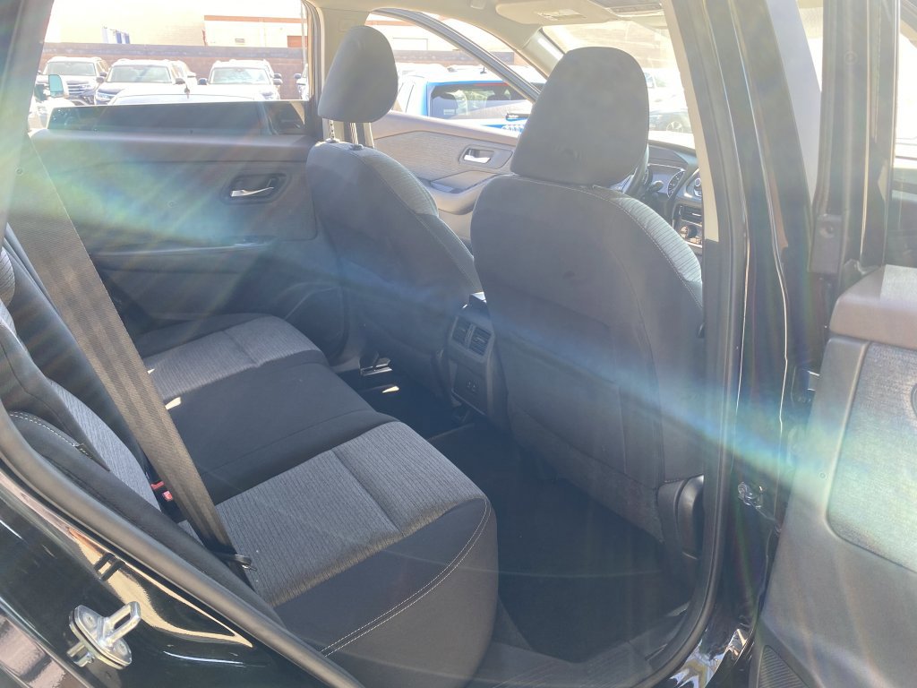 Used 2022 Nissan Rogue SV FWD image 19