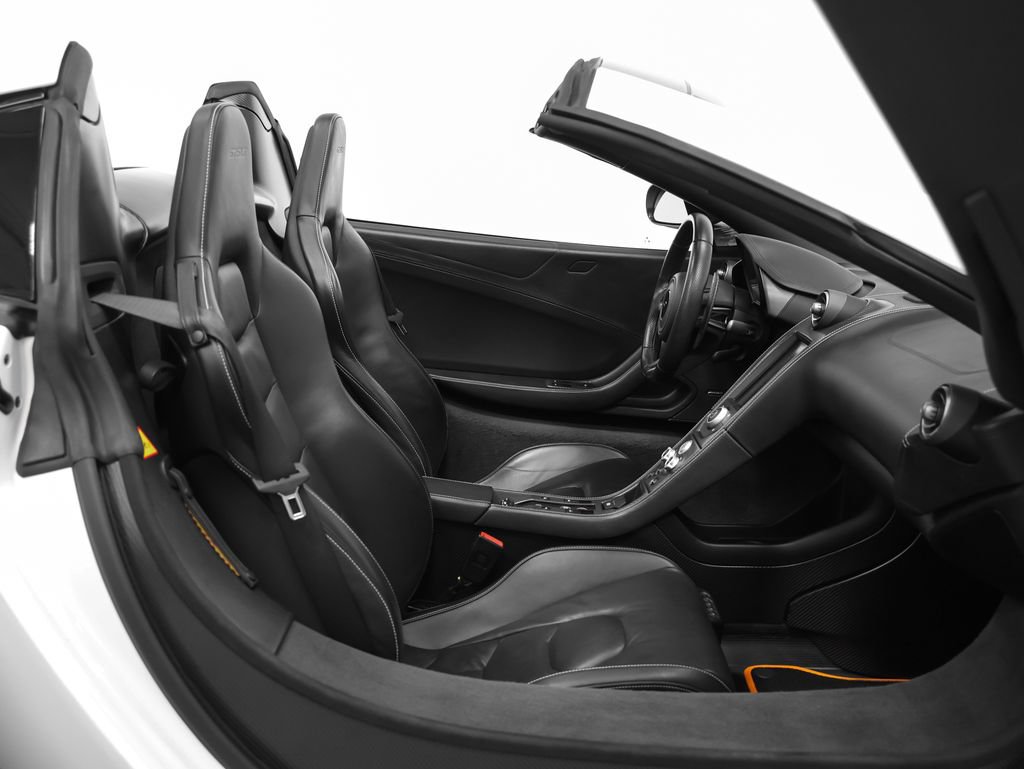 Used 2016 McLaren 675LT Spider RWD image 26