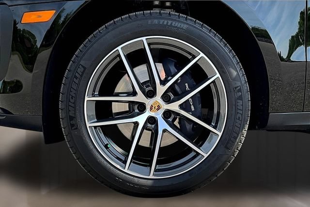 Used 2026 Porsche Macan AWD/4WD image 29