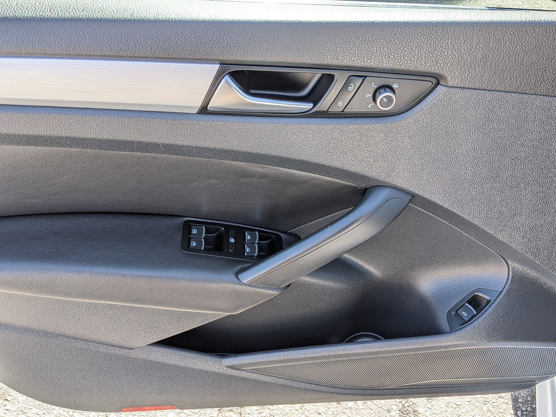 Used 2012 Volkswagen Passat 2.5 SE image 10