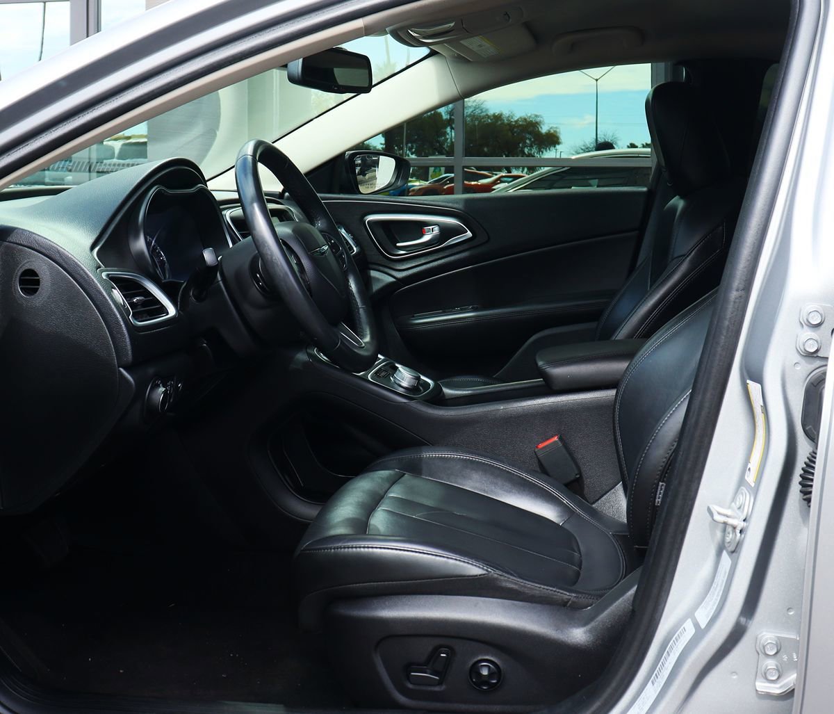 Used 2017 Chrysler 200 Limited Platinum image 37
