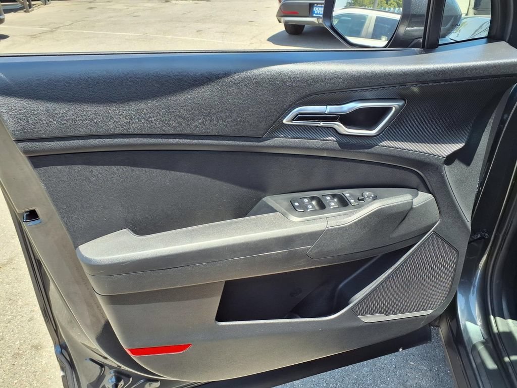 Used 2025 Kia Sportage LX FWD image 12