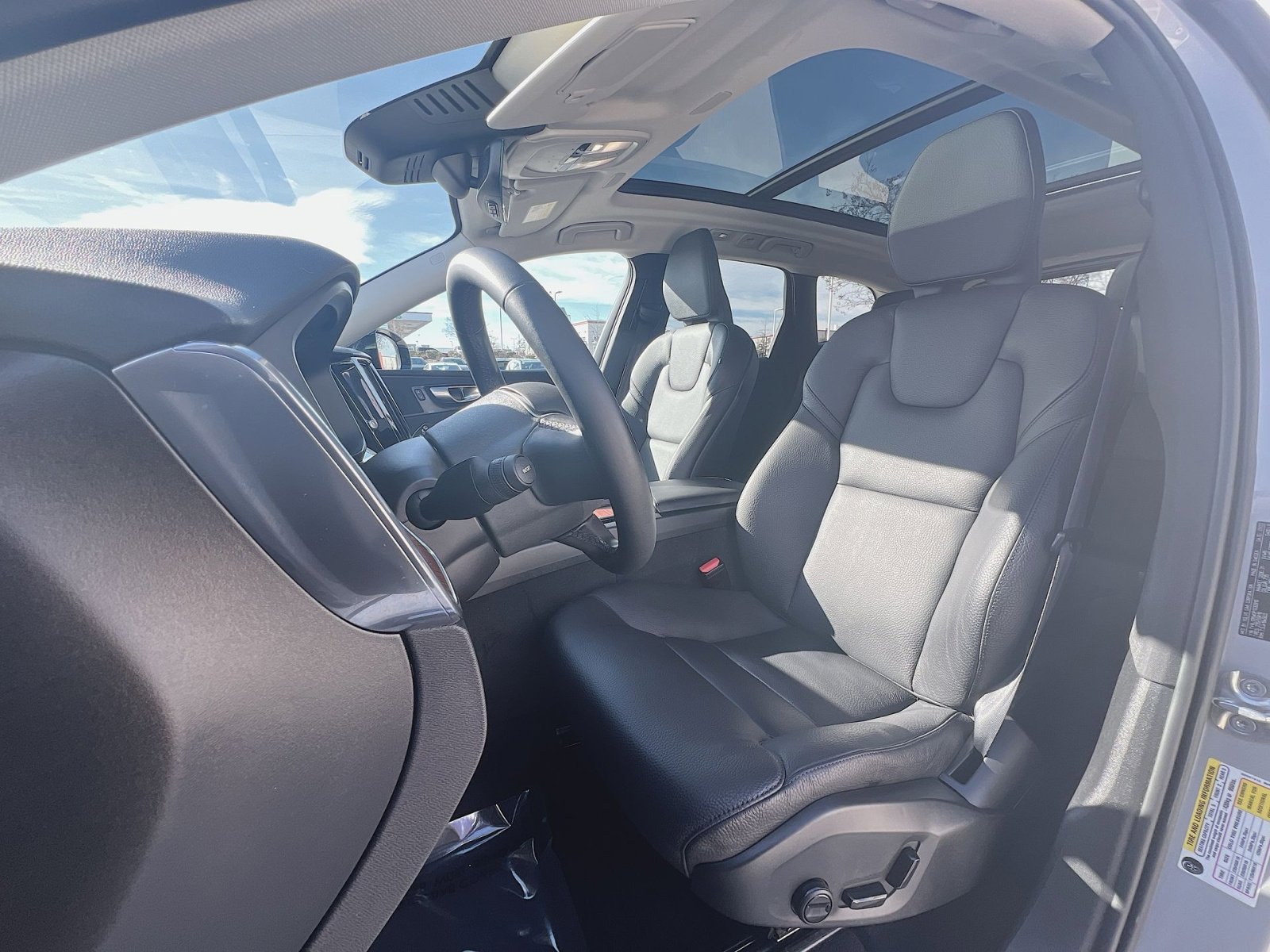 Used 2023 Volvo XC60 B5 Plus w/ Protection Package Premier image 13