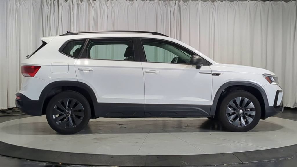 Used 2022 Volkswagen Taos S AWD/4WD image 9