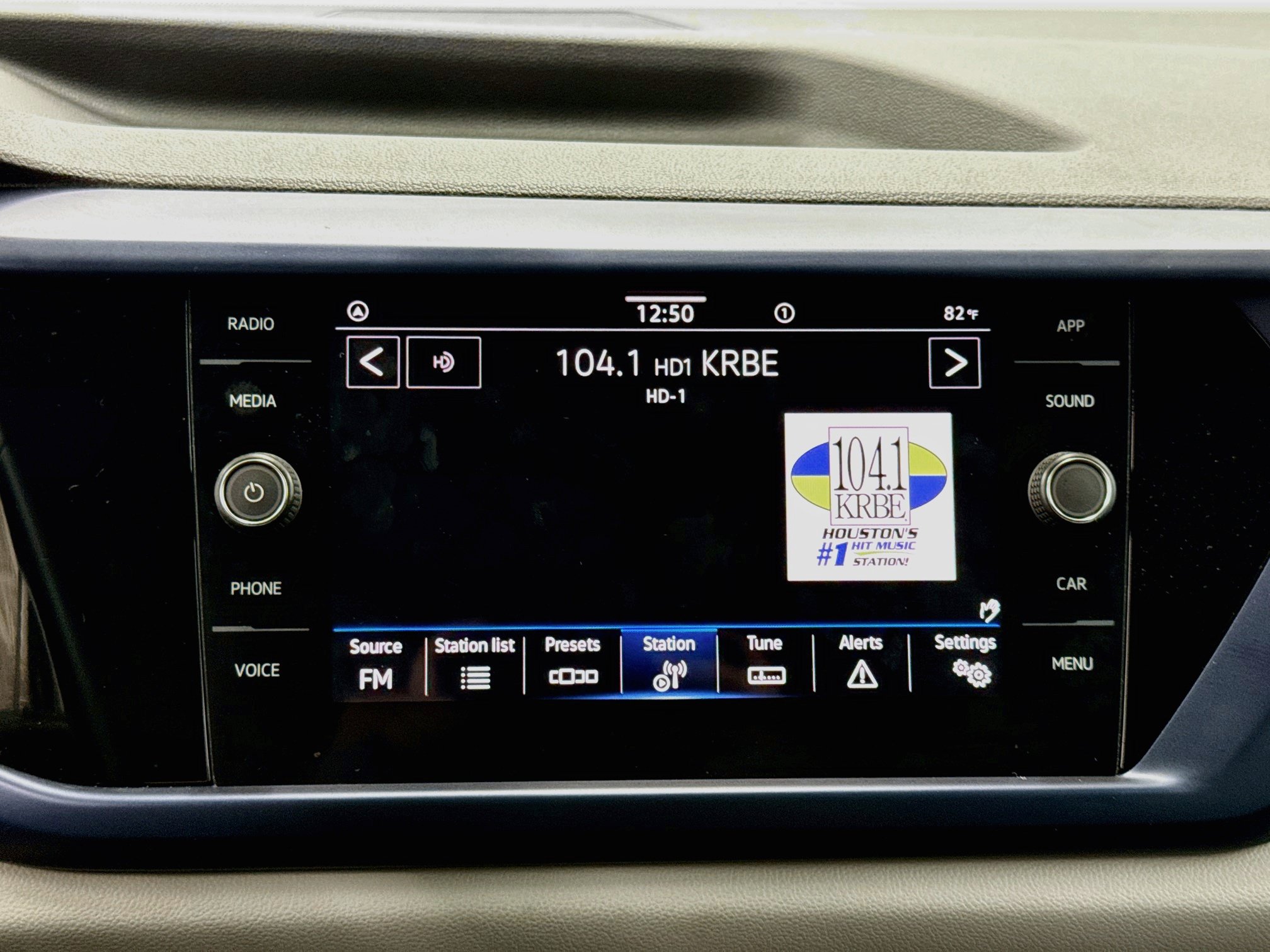 Used 2022 Volkswagen Taos SE FWD image 21