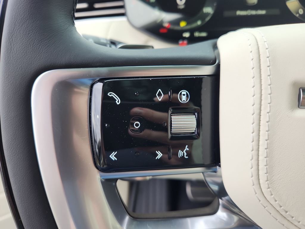 New 2025 Land Rover Range Rover SE image 19