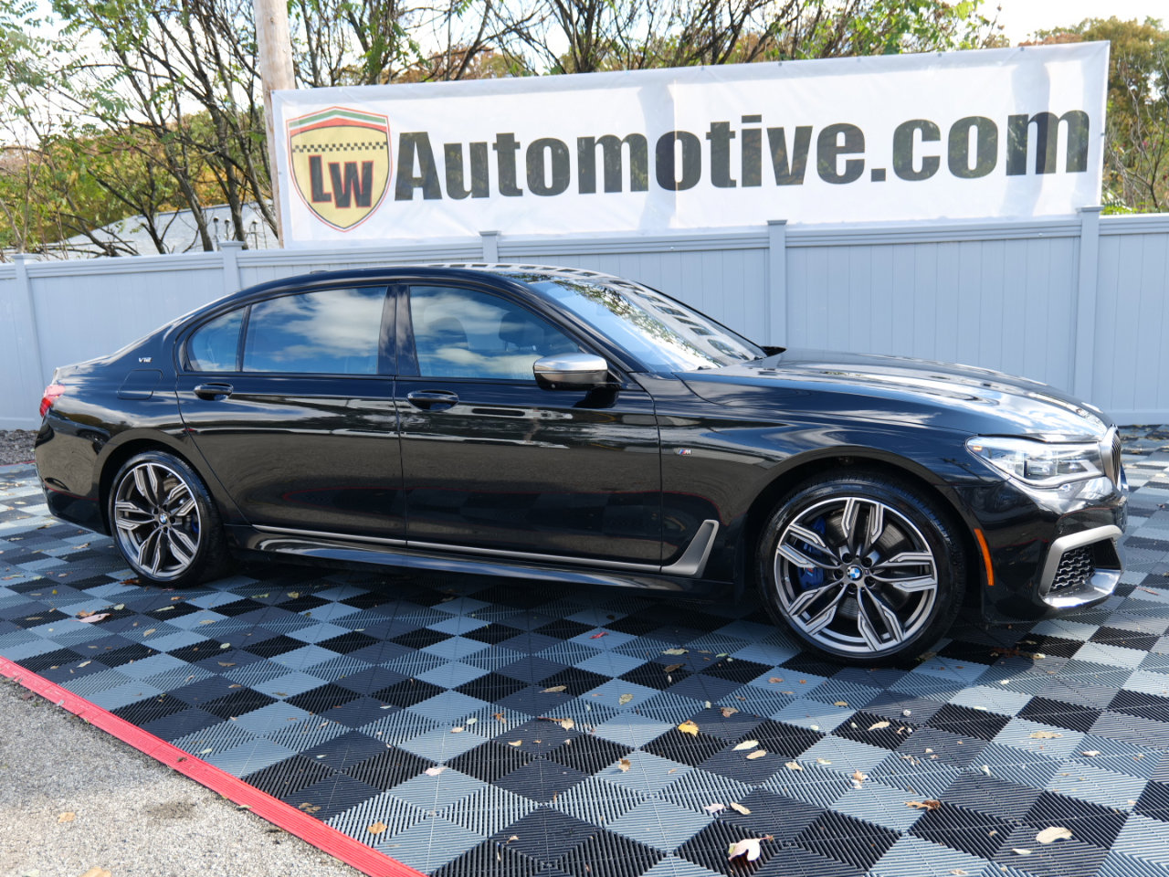 Used 2018 BMW M760i xDrive image 3