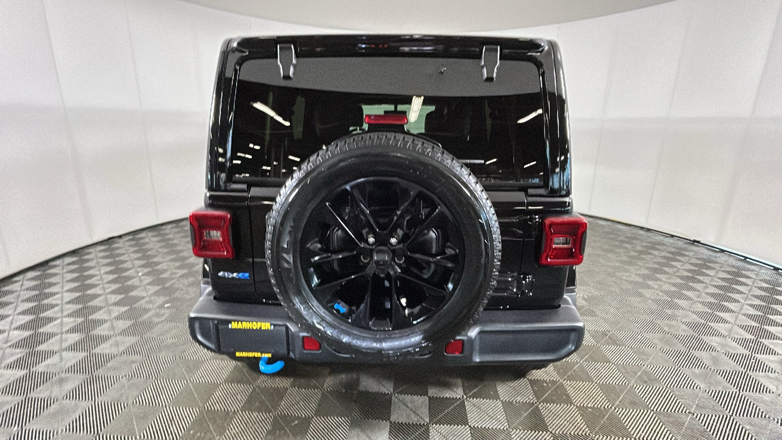 Used 2022 Jeep Wrangler Unlimited Sahara AWD/4WD image 4