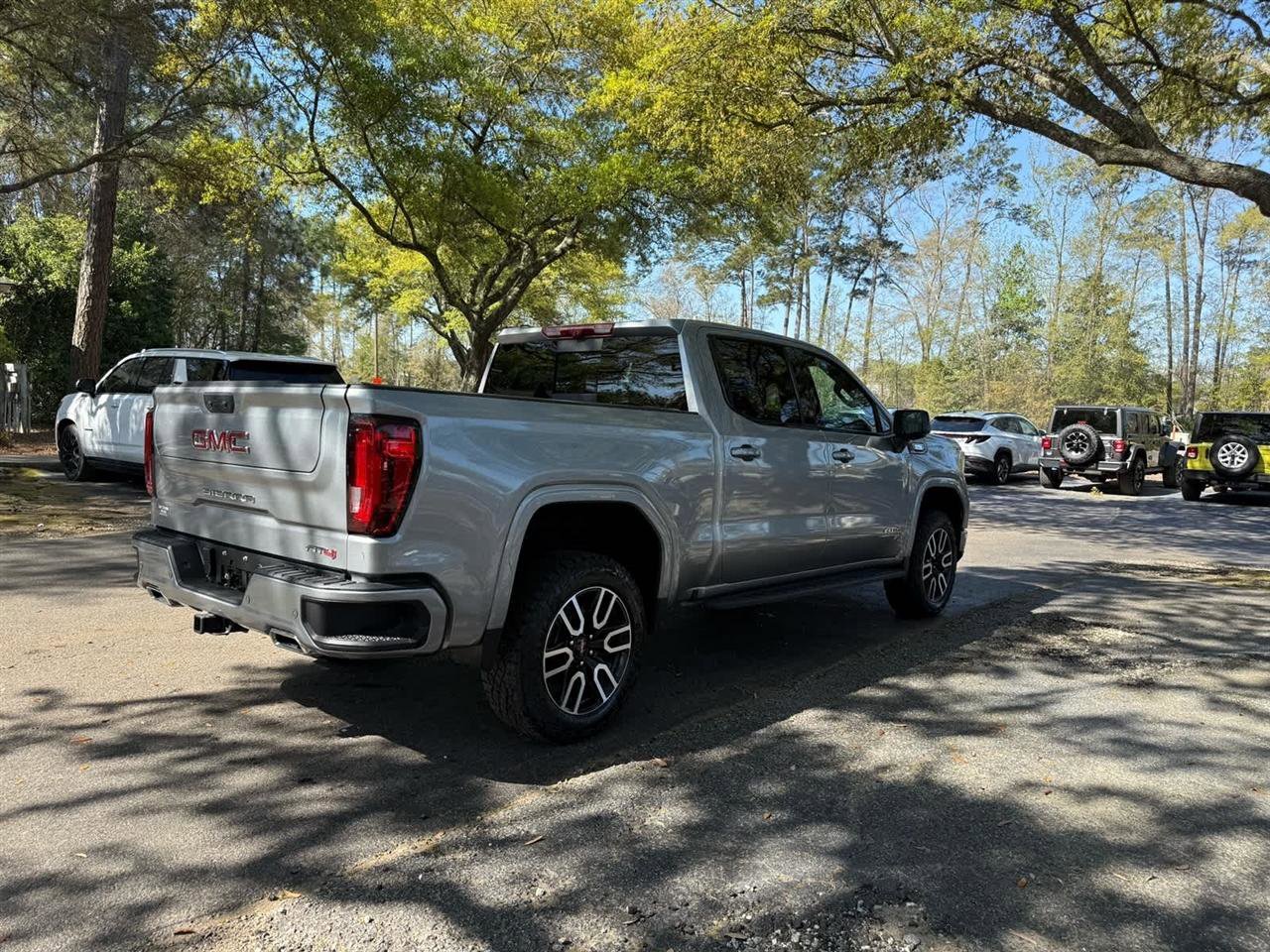 Used 2025 GMC Sierra 1500 AT4 w/ AT4 Premium Package AWD/4WD image 5