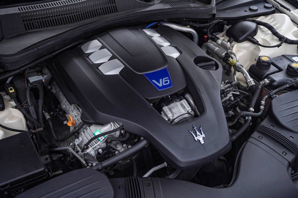 Used 2018 Maserati Quattroporte S Q4 AWD/4WD image 29
