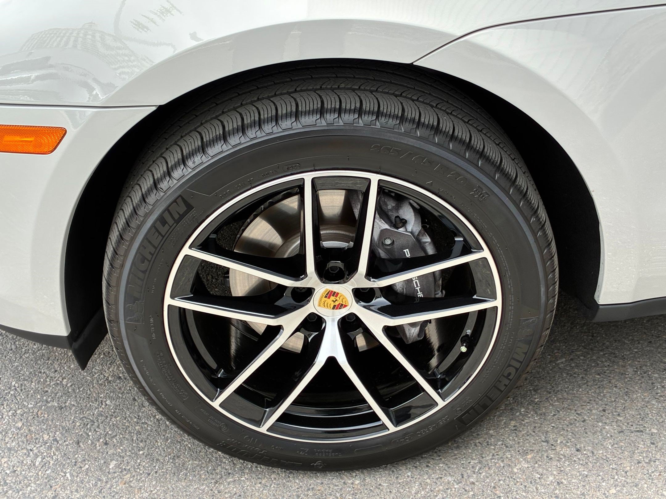 Used 2025 Porsche Macan AWD/4WD image 11