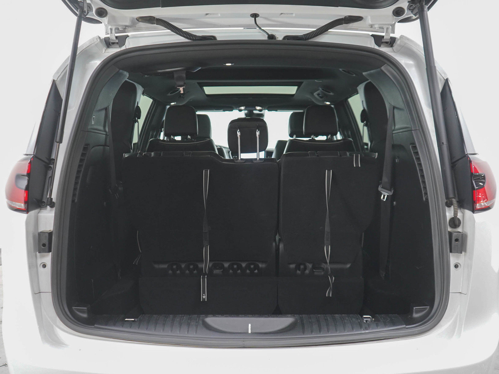 Used 2025 Chrysler Pacifica Limited FWD image 18