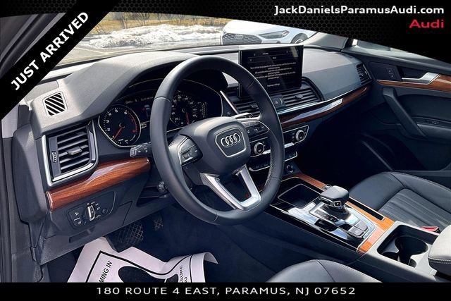 Used 2023 Audi Q5 2.0T Premium w/ Convenience Package image 11