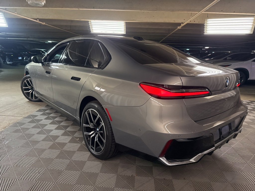 Used 2023 BMW 740i w/ Parking Assistance Package image 5