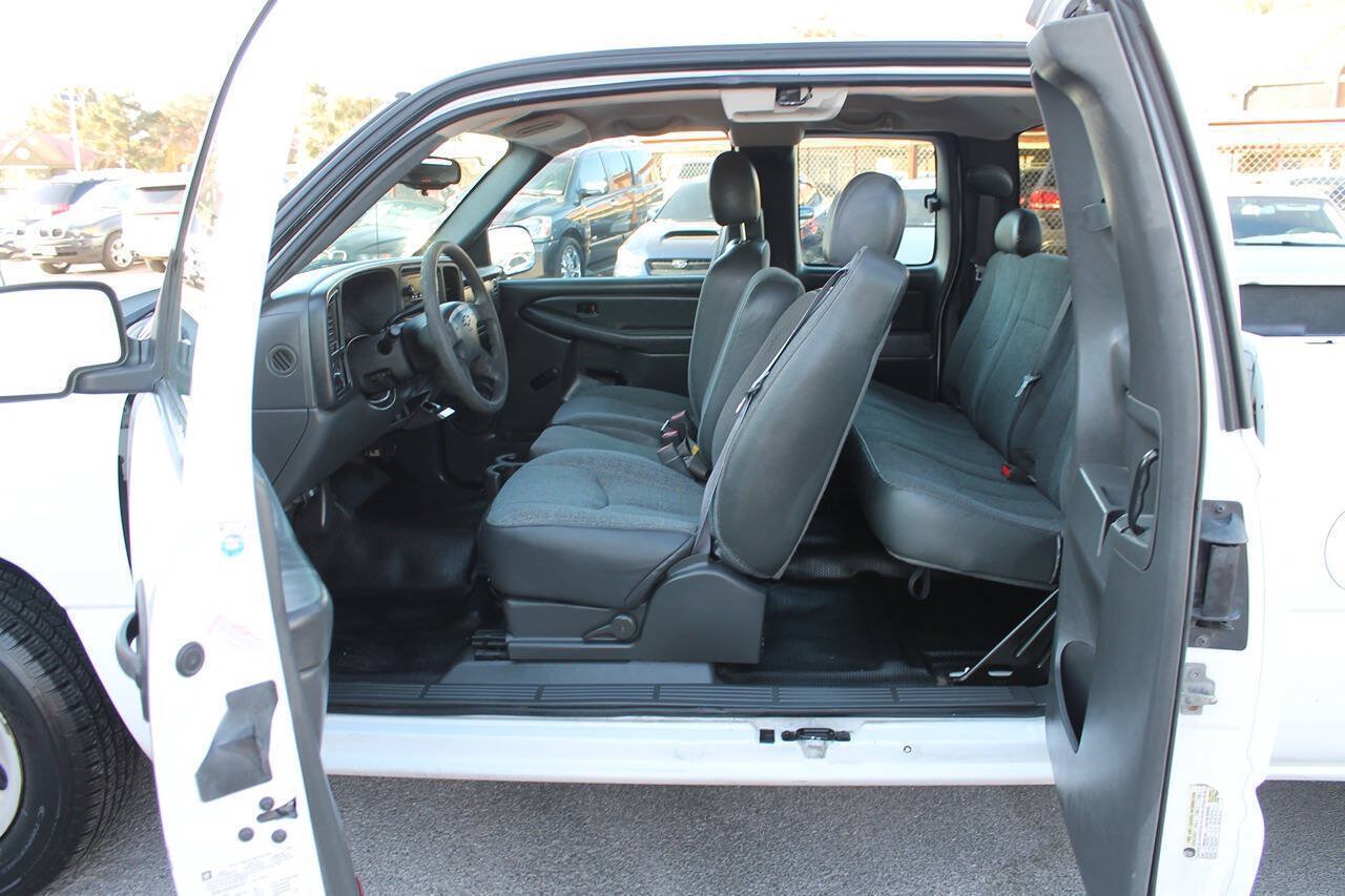 Used 2006 Chevrolet Silverado 1500 W/T RWD image 28