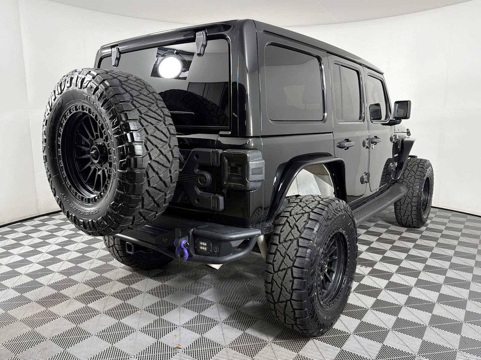 Used 2022 Jeep Wrangler Unlimited Sahara w/ Cold Weather Group image 6