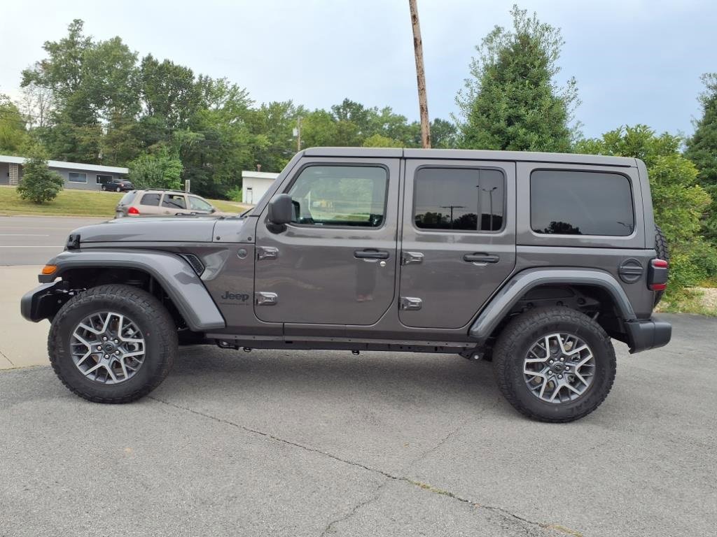 New 2025 Jeep Wrangler Sahara image 5
