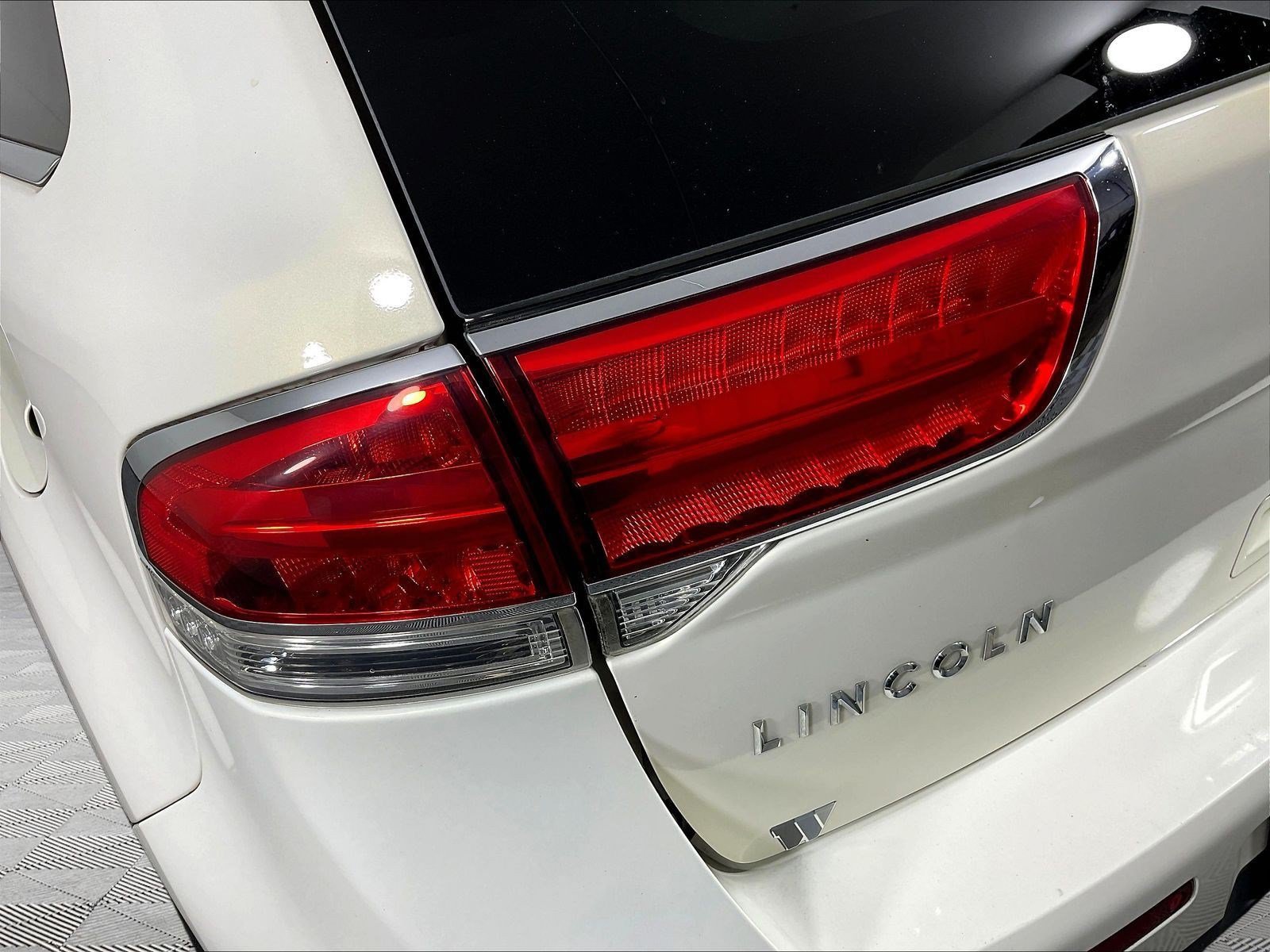 Used 2013 Lincoln MKX FWD image 23
