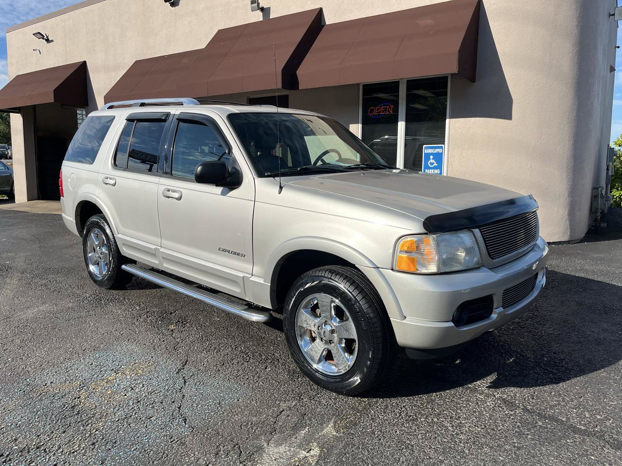 Used 2004 Ford Explorer Limited AWD/4WD image 5