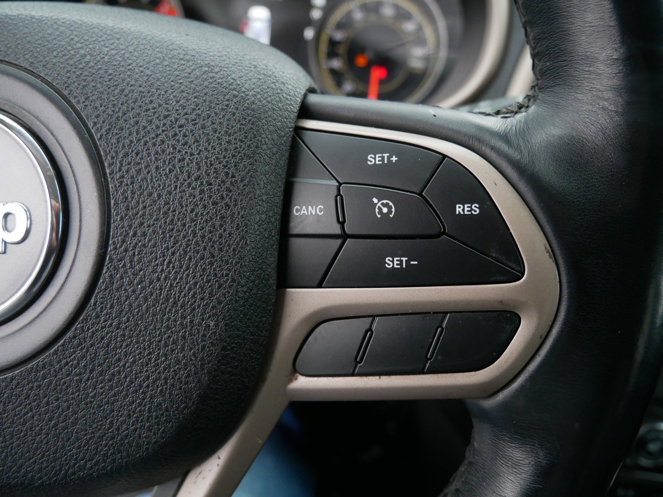 Used 2018 Jeep Cherokee Limited image 28