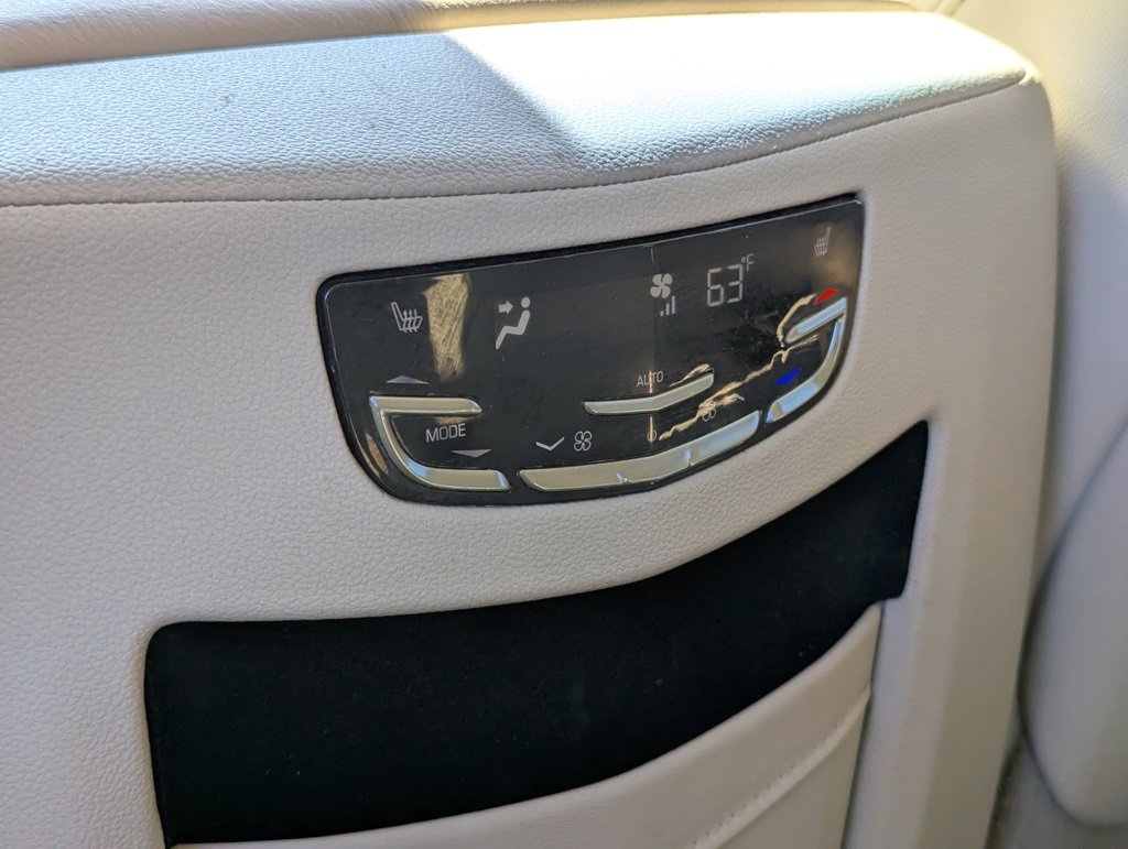 Used 2018 Cadillac Escalade Luxury image 28