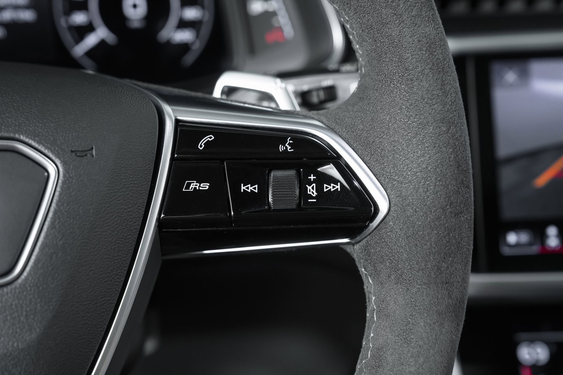 Used 2024 Audi RS 6 performance w/ Matte Carbon Package image 70