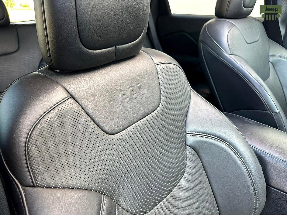 Used 2021 Jeep Cherokee Limited image 31